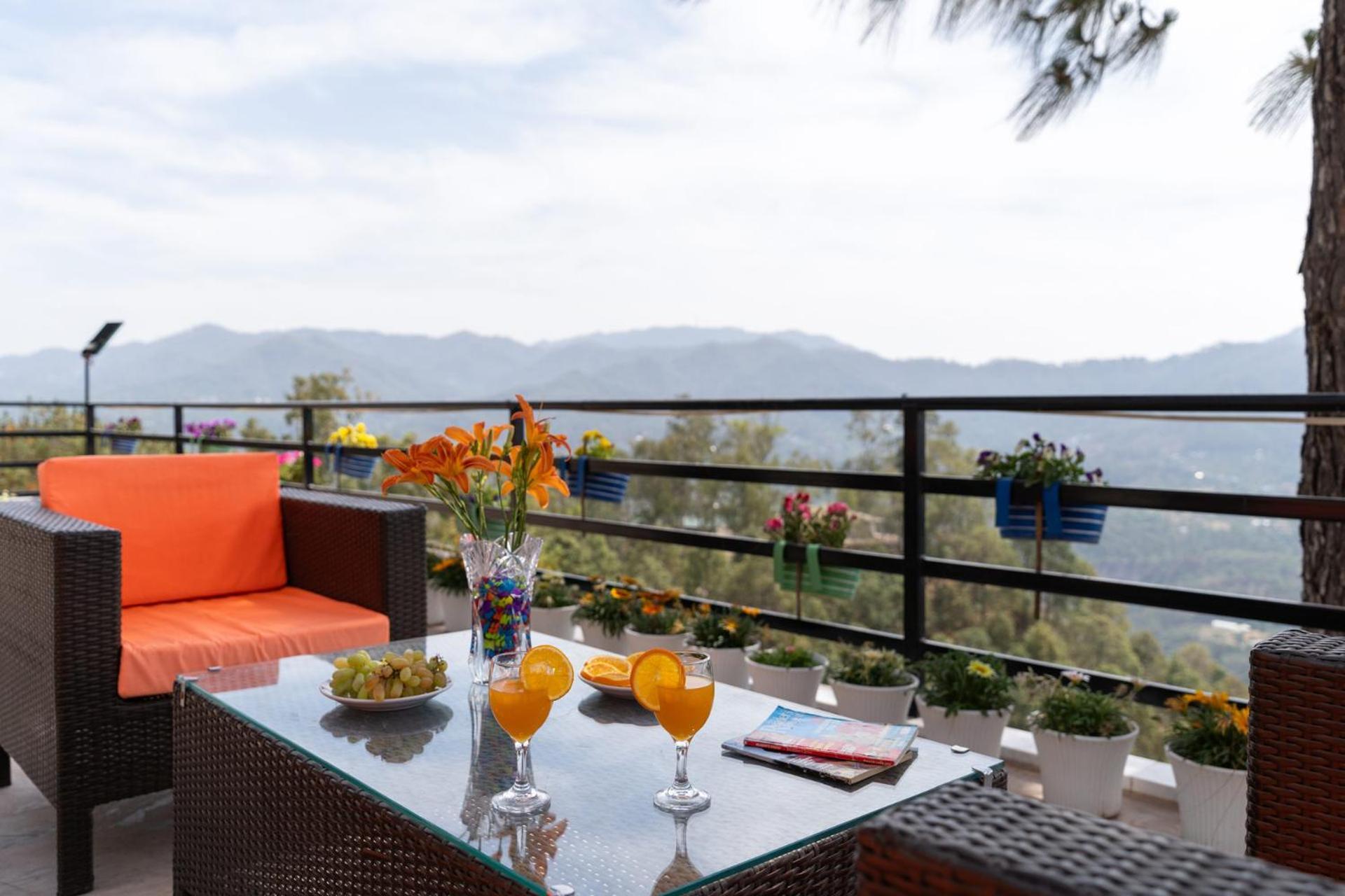 Villa Woodside Meadows By Veo - Part Of Stayvista Kasauli Exterior foto